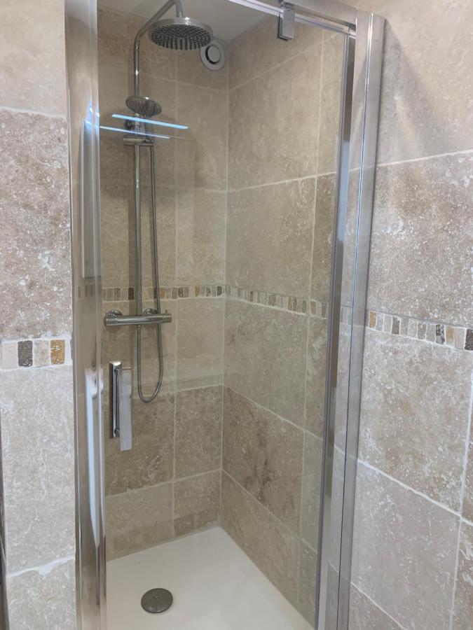 Appartement neuf Rez de jardin 45 m2 vue mer et vignes 10 mn des plages Le Beausset Buitenkant foto