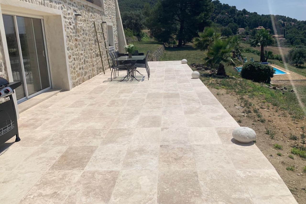 Appartement neuf Rez de jardin 45 m2 vue mer et vignes 10 mn des plages Le Beausset Buitenkant foto