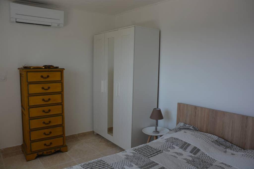 Appartement neuf Rez de jardin 45 m2 vue mer et vignes 10 mn des plages Le Beausset Buitenkant foto