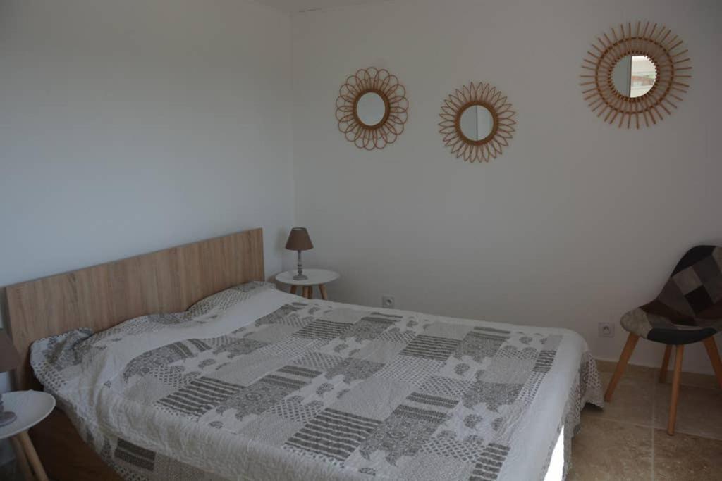 Appartement neuf Rez de jardin 45 m2 vue mer et vignes 10 mn des plages Le Beausset Buitenkant foto