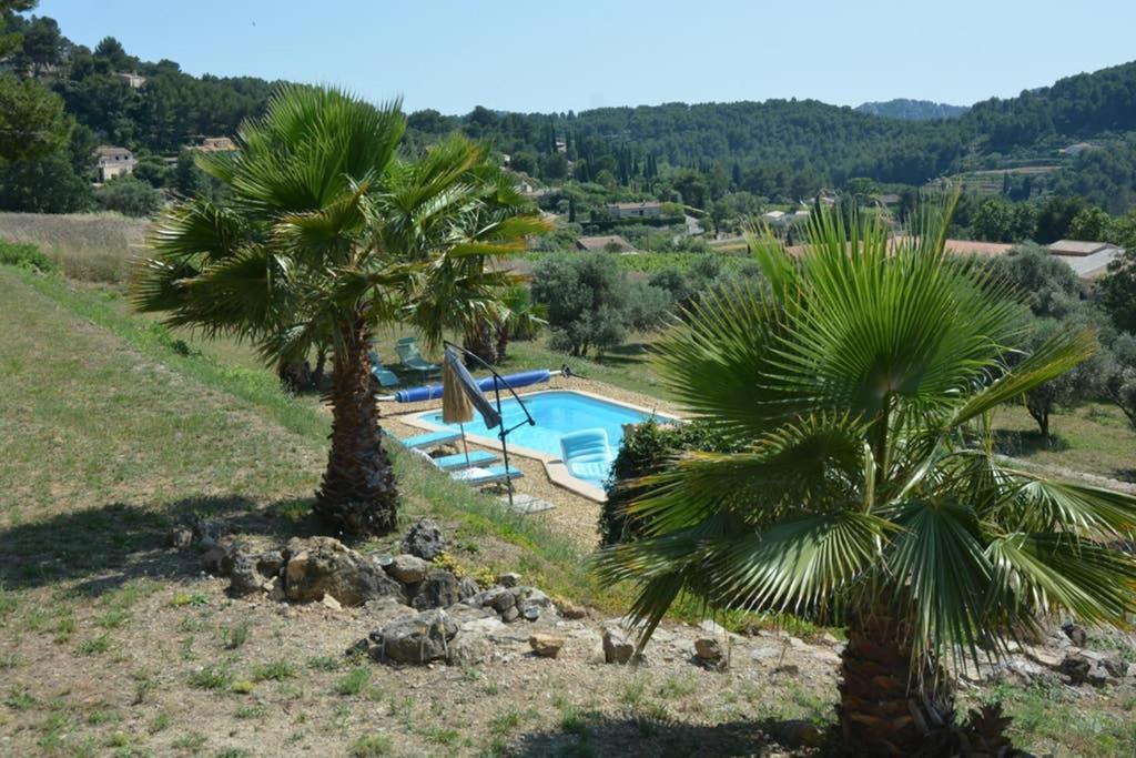 Appartement neuf Rez de jardin 45 m2 vue mer et vignes 10 mn des plages Le Beausset Buitenkant foto