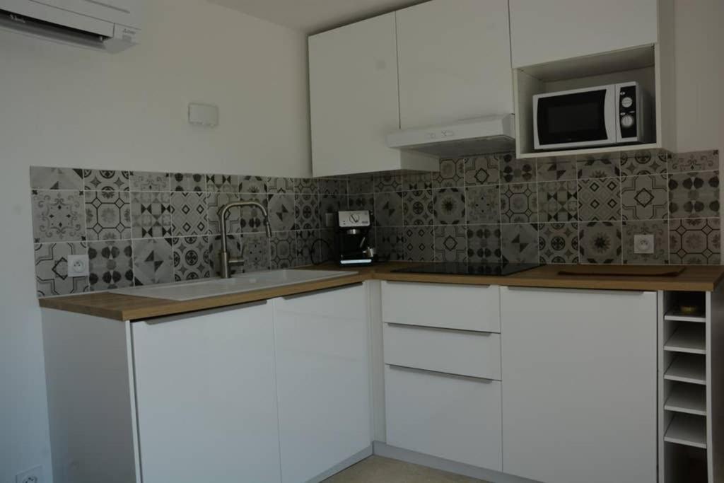 Appartement neuf Rez de jardin 45 m2 vue mer et vignes 10 mn des plages Le Beausset Buitenkant foto