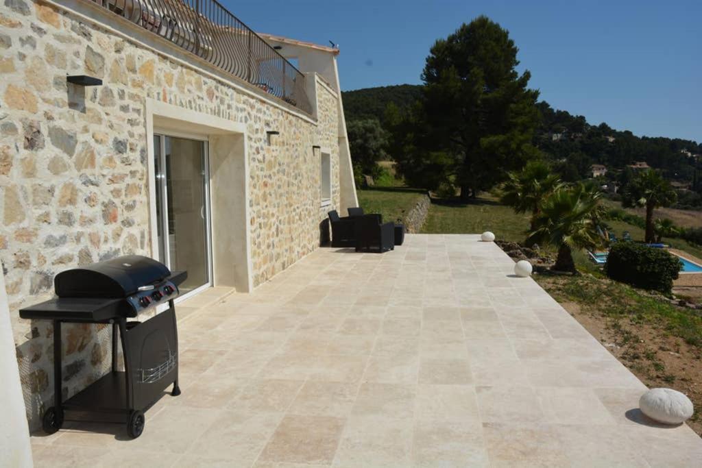 Appartement neuf Rez de jardin 45 m2 vue mer et vignes 10 mn des plages Le Beausset Buitenkant foto