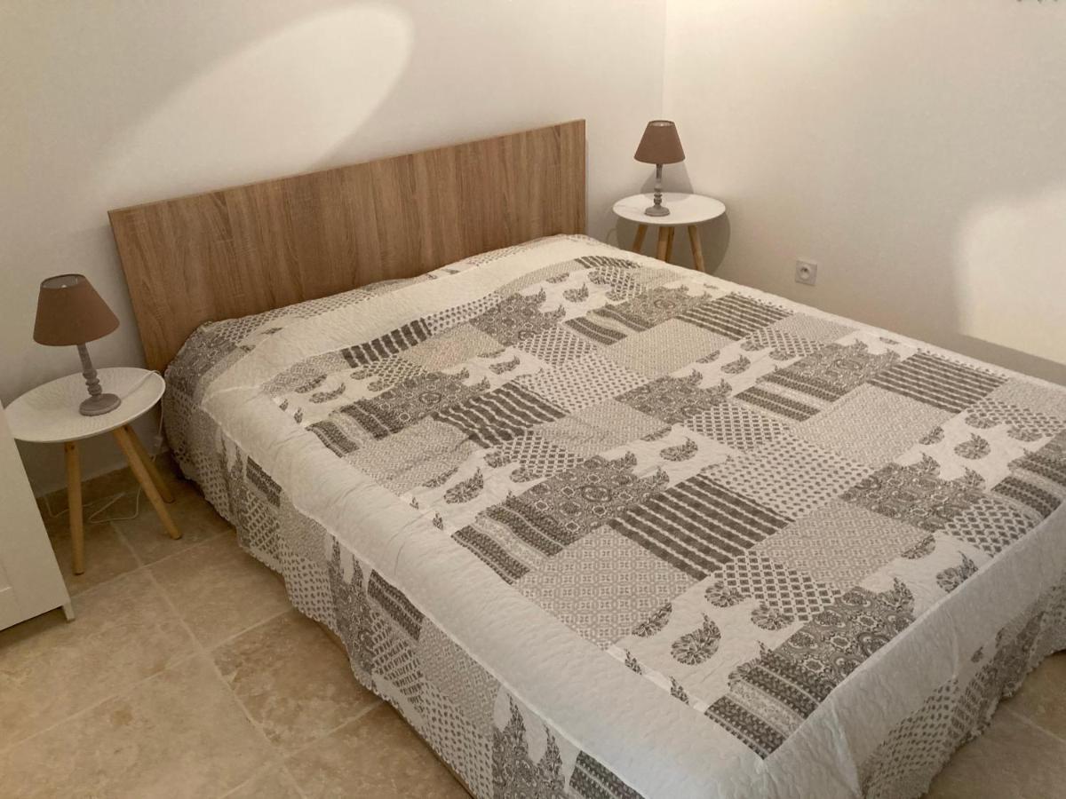 Appartement neuf Rez de jardin 45 m2 vue mer et vignes 10 mn des plages Le Beausset Buitenkant foto