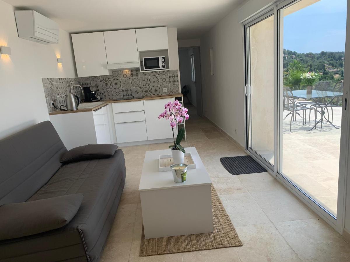 Appartement neuf Rez de jardin 45 m2 vue mer et vignes 10 mn des plages Le Beausset Buitenkant foto