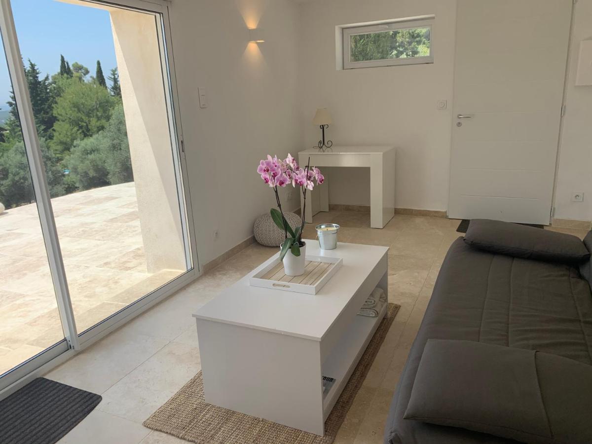 Appartement neuf Rez de jardin 45 m2 vue mer et vignes 10 mn des plages Le Beausset Buitenkant foto