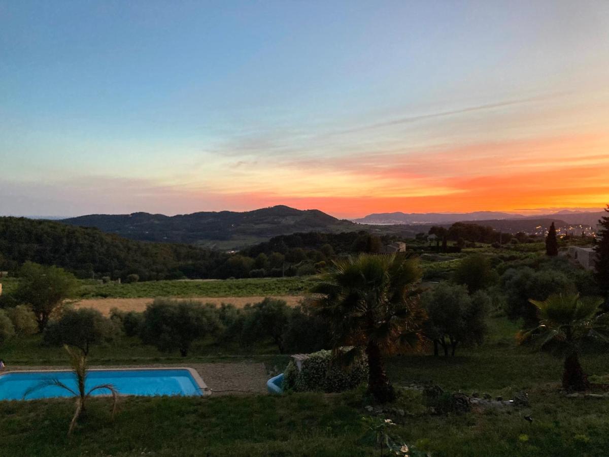 Appartement neuf Rez de jardin 45 m2 vue mer et vignes 10 mn des plages Le Beausset Buitenkant foto
